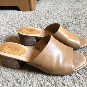 Taupe/Tan open toe mule by Born. Women’s size 10.